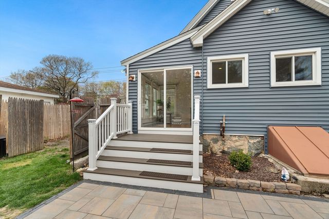 475 Pleasant St, Stoughton, MA 02072