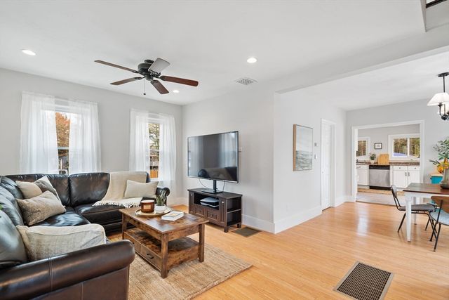 475 Pleasant St, Stoughton, MA 02072