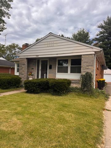 1927 Rockne Drive, South Bend, IN 46617