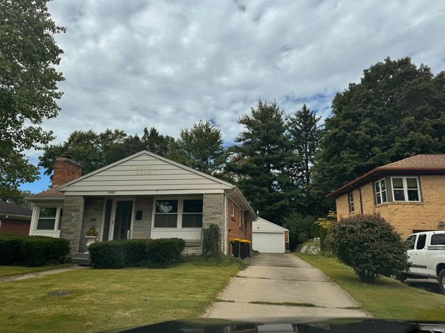 1927 Rockne Drive, South Bend, IN 46617