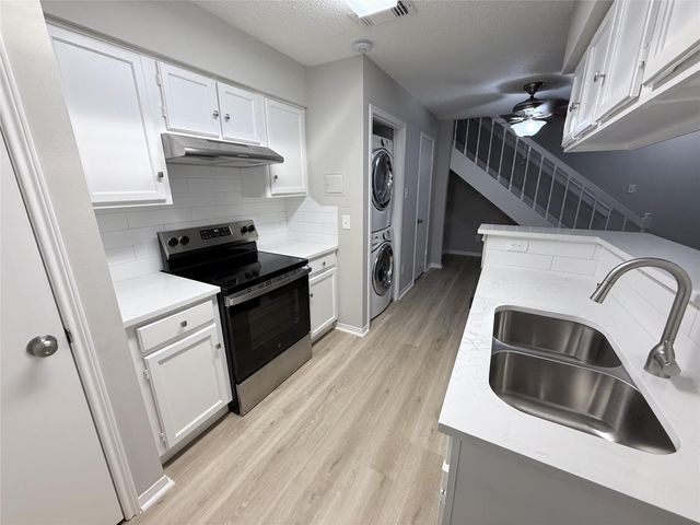 1515 Sandy Springs Road 1102, Houston, TX 77042