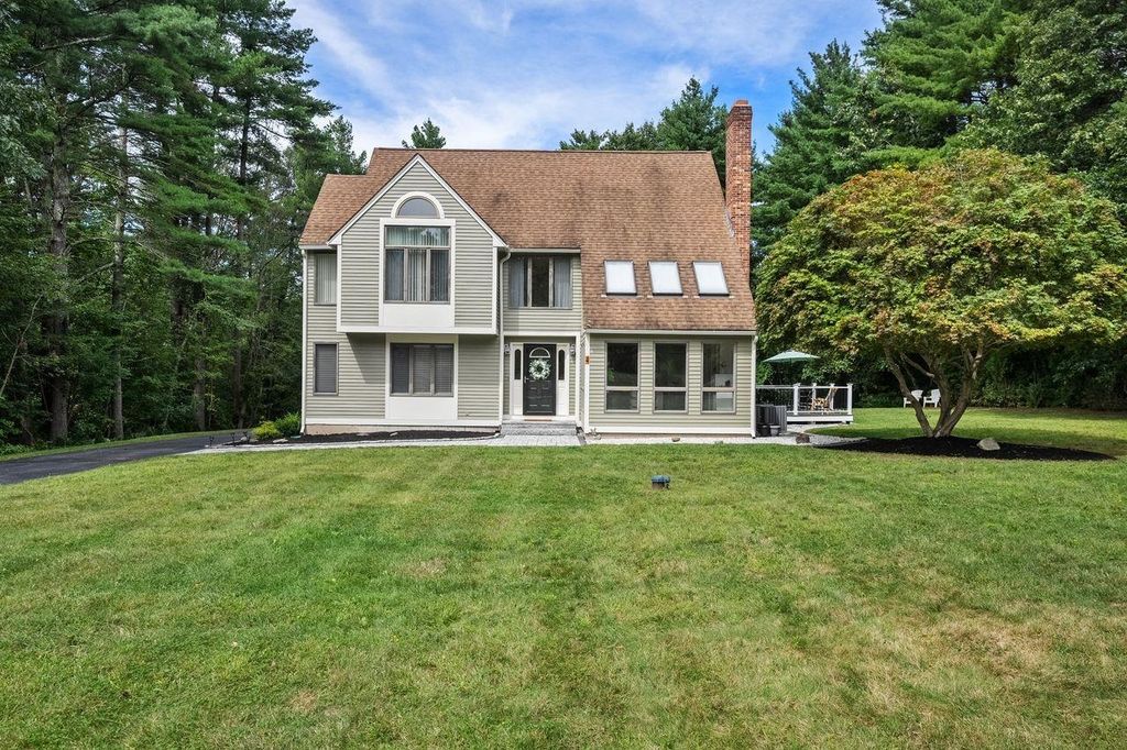 4 Mckinstry Circle, Salem, NH 03079
