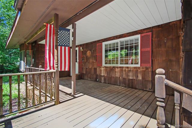 137 Lookout Pass, Stormville, NY 12582