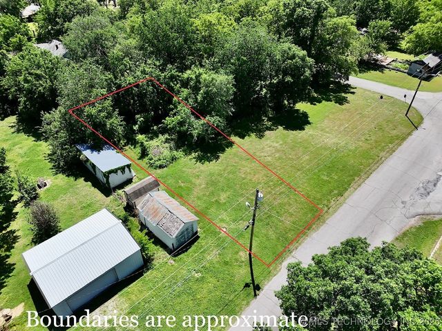 210 W Frontier Street, Salina, OK 74365