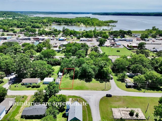 210 W Frontier Street, Salina, OK 74365