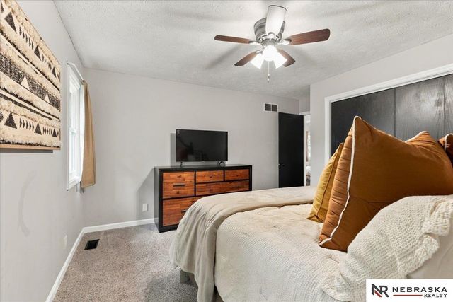 5340 NW 6th Street, Lincoln, NE 68521