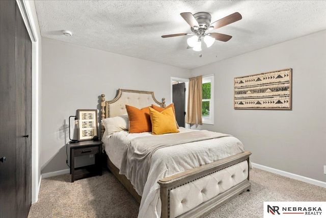 5340 NW 6th Street, Lincoln, NE 68521