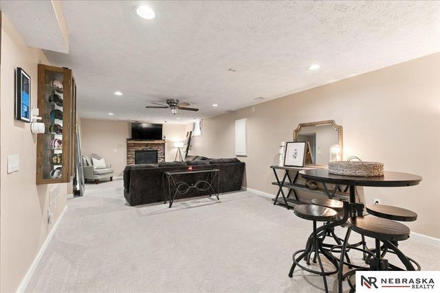 5340 NW 6th Street, Lincoln, NE 68521