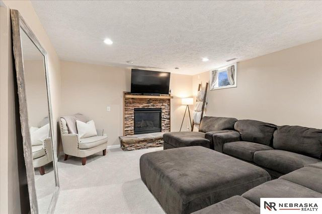 5340 NW 6th Street, Lincoln, NE 68521