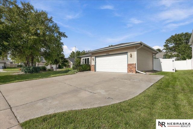 5340 NW 6th Street, Lincoln, NE 68521