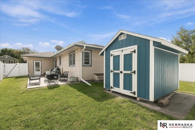 5340 NW 6th Street, Lincoln, NE 68521