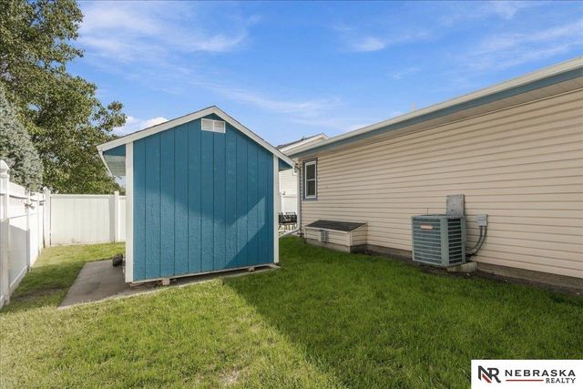 5340 NW 6th Street, Lincoln, NE 68521