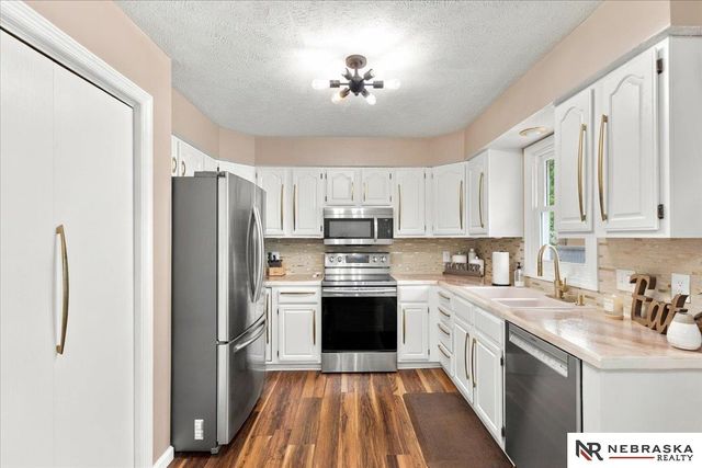 5340 NW 6th Street, Lincoln, NE 68521