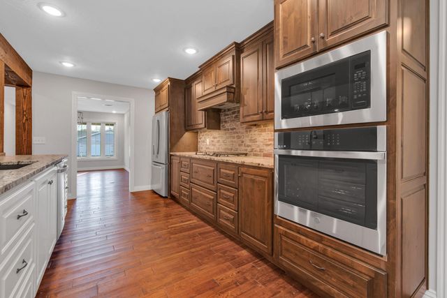 1413 E Downing Street, Springfield, MO 65804