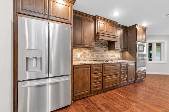 1413 E Downing Street, Springfield, MO 65804