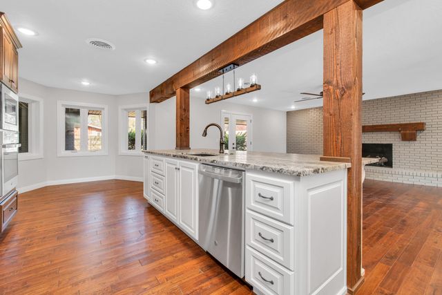 1413 E Downing Street, Springfield, MO 65804