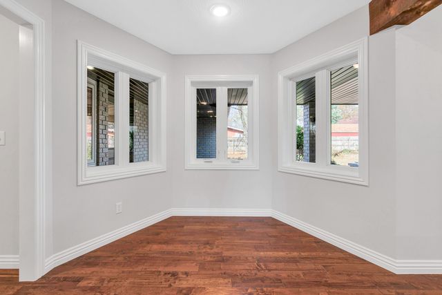 1413 E Downing Street, Springfield, MO 65804