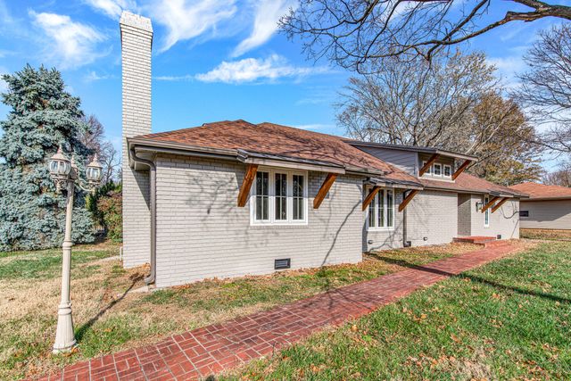 1413 E Downing Street, Springfield, MO 65804