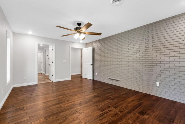 1413 E Downing Street, Springfield, MO 65804