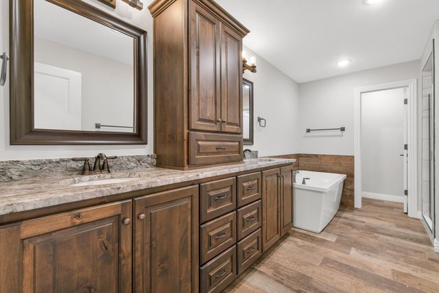 1413 E Downing Street, Springfield, MO 65804