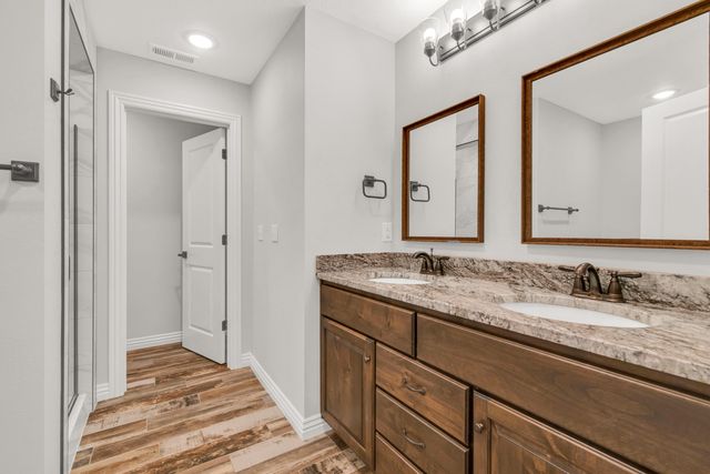 1413 E Downing Street, Springfield, MO 65804