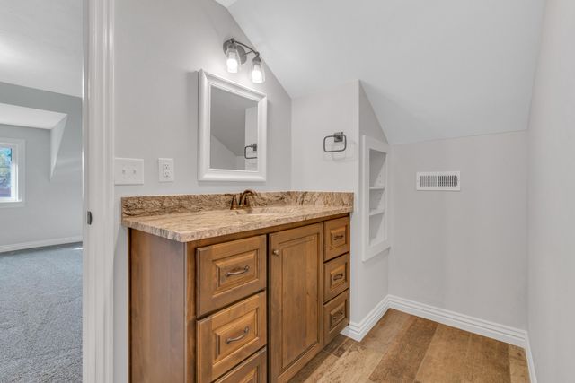 1413 E Downing Street, Springfield, MO 65804