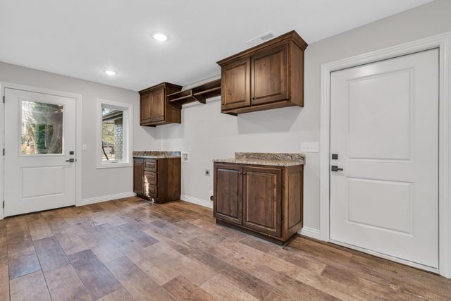 1413 E Downing Street, Springfield, MO 65804