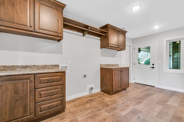 1413 E Downing Street, Springfield, MO 65804