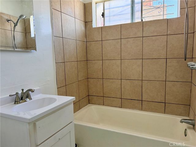 1223 W 69th, Los Angeles, CA 90044