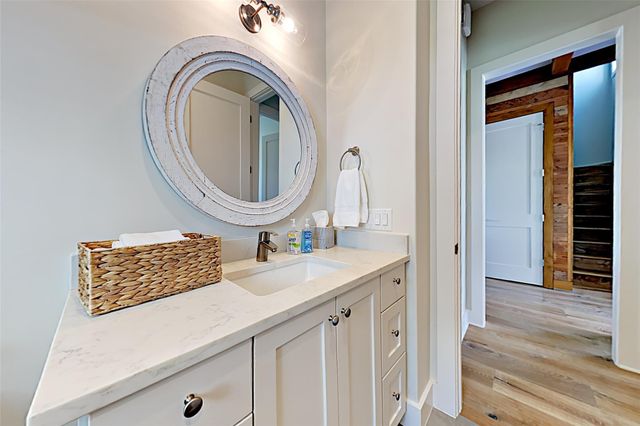 19517 Flying J BLVD 6, Spicewood, TX 78669