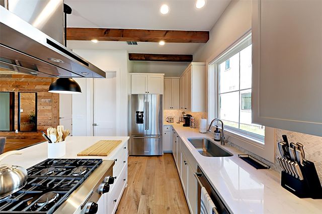 19517 Flying J BLVD 6, Spicewood, TX 78669