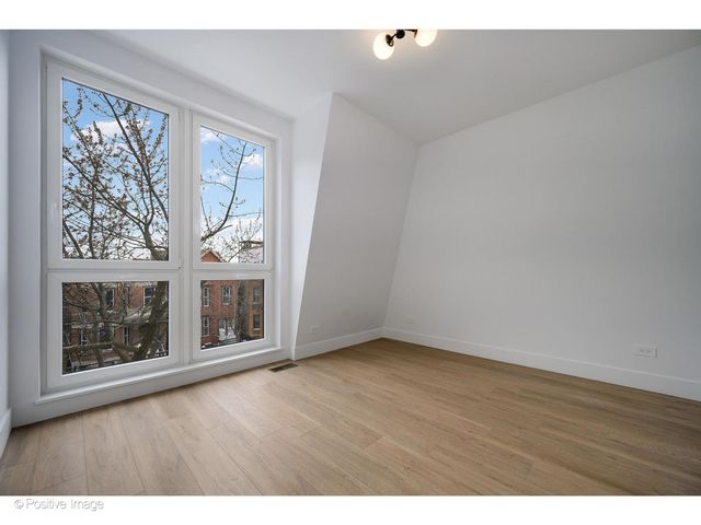 1124 W Addison Street 2, Chicago, IL 60613