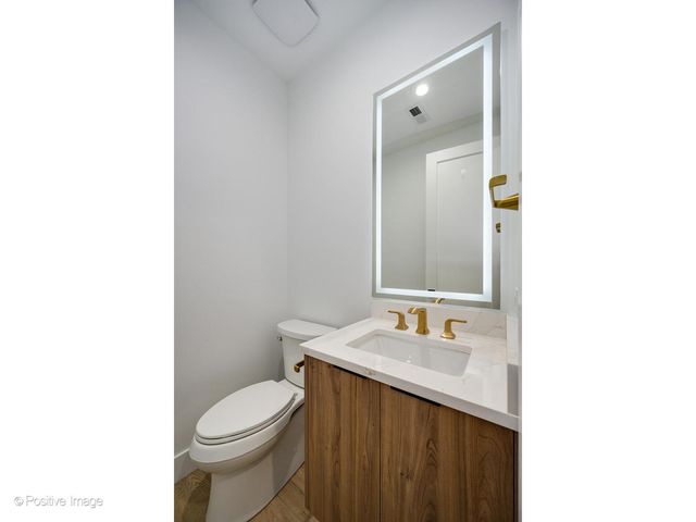 1124 W Addison Street 2, Chicago, IL 60613