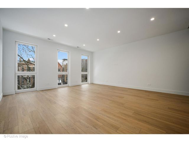 1124 W Addison Street 2, Chicago, IL 60613