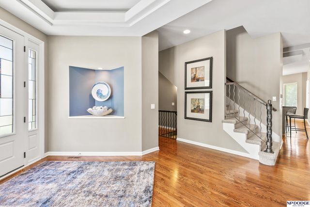16026 Lake Circle, Omaha, NE 68116