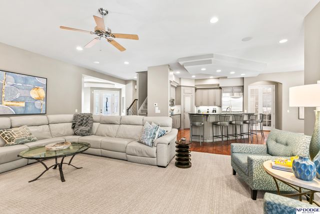 16026 Lake Circle, Omaha, NE 68116