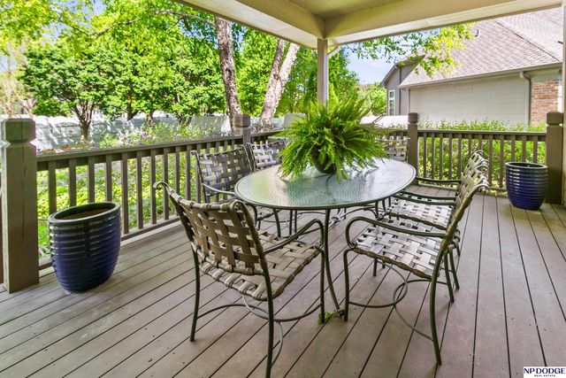 16026 Lake Circle, Omaha, NE 68116