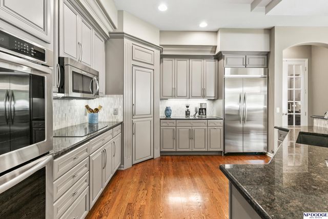 16026 Lake Circle, Omaha, NE 68116