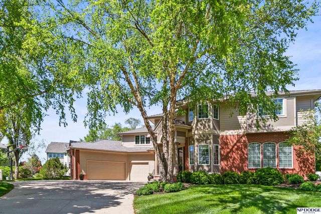 16026 Lake Circle, Omaha, NE 68116