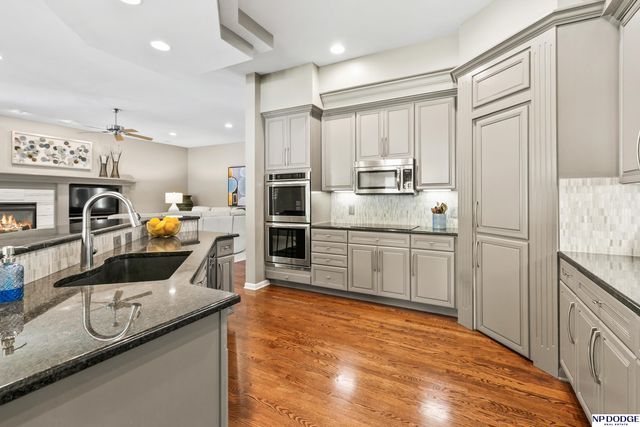 16026 Lake Circle, Omaha, NE 68116