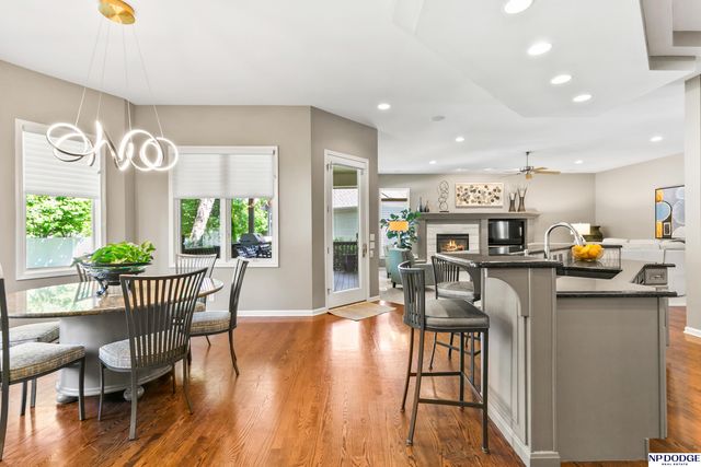 16026 Lake Circle, Omaha, NE 68116