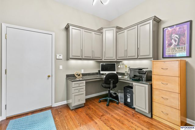 16026 Lake Circle, Omaha, NE 68116
