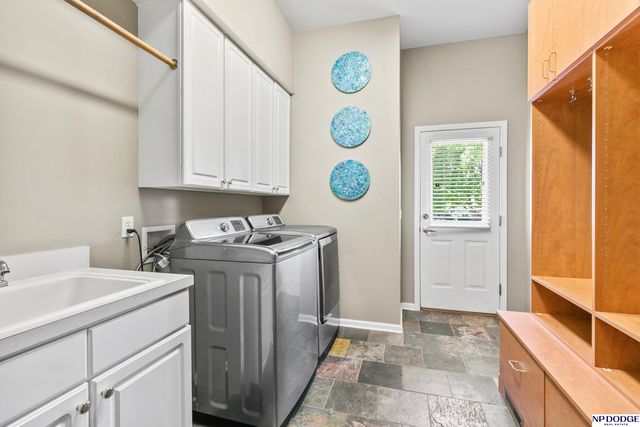 16026 Lake Circle, Omaha, NE 68116