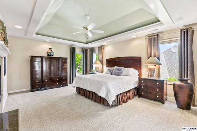 16026 Lake Circle, Omaha, NE 68116