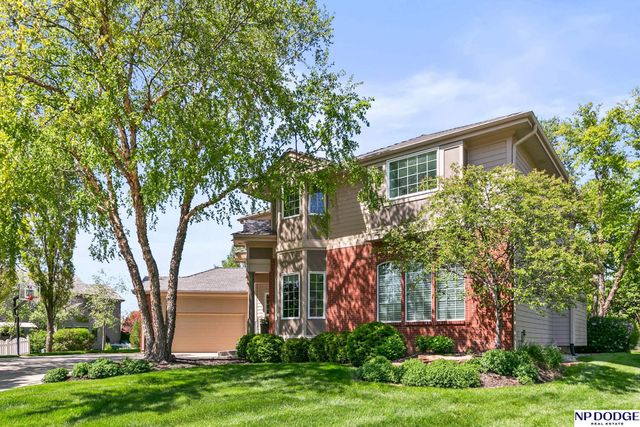16026 Lake Circle, Omaha, NE 68116