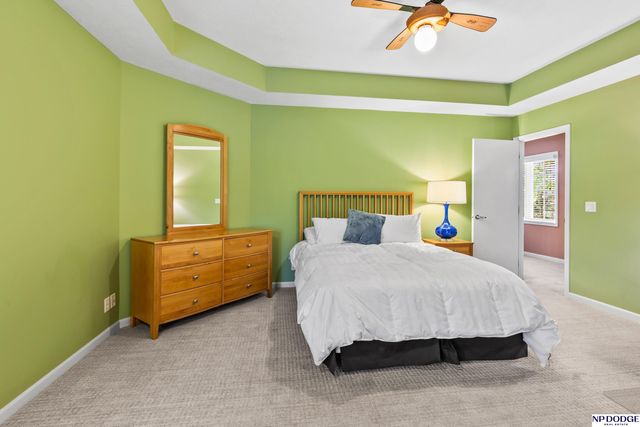 16026 Lake Circle, Omaha, NE 68116