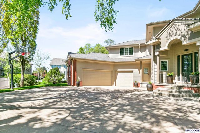 16026 Lake Circle, Omaha, NE 68116
