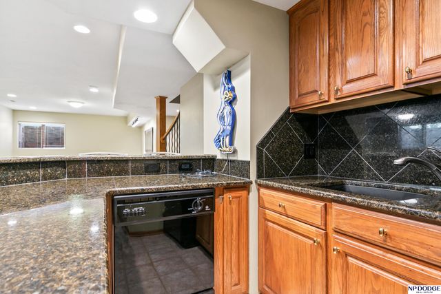 16026 Lake Circle, Omaha, NE 68116