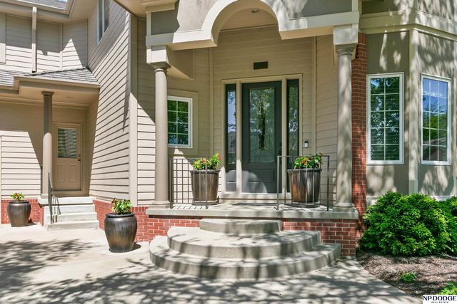 16026 Lake Circle, Omaha, NE 68116
