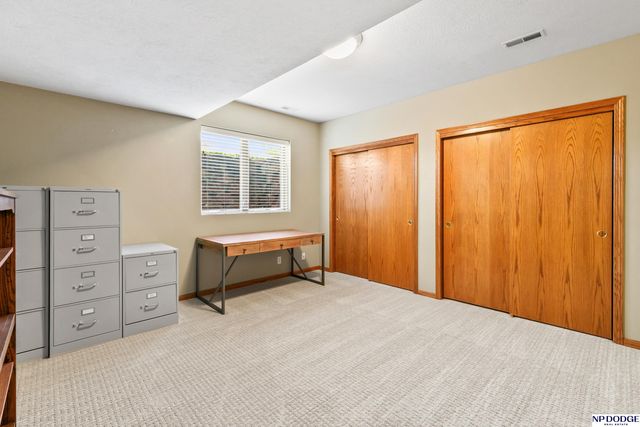 16026 Lake Circle, Omaha, NE 68116